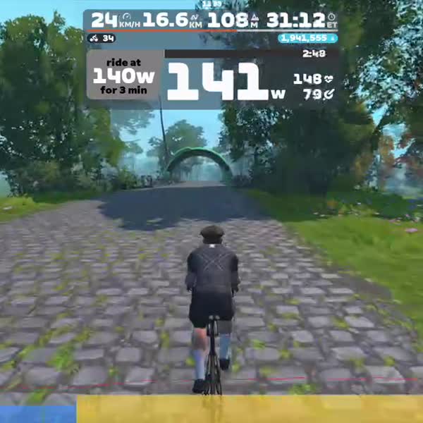 Zwift - : Anaerobic intervals on Three Musketeers in France
