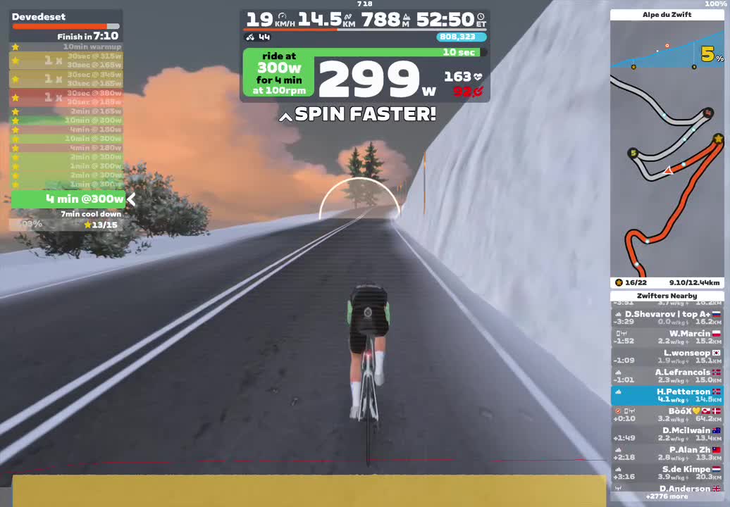 Zwift - Devedeset on Road to Sky in Watopia