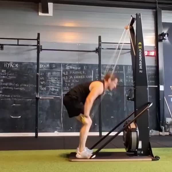 5x150m/0:30r SkiErg finisher na upper body & wallballs