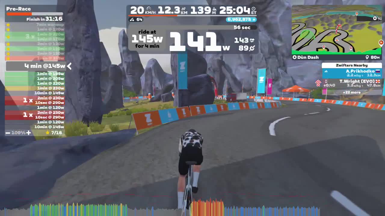 Zwift - Pre-Race on Dùn Dash in Scotland